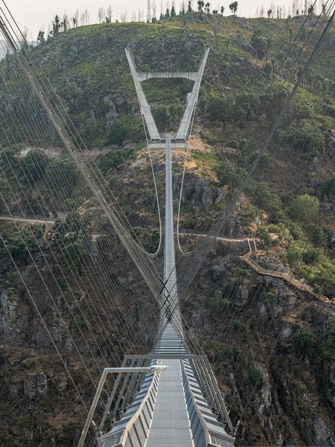 Il ponte sospeso 516 Arouca sopra la gola del Paiva